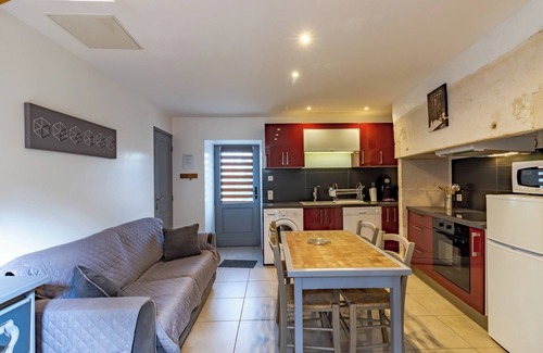 Lacave House | Holiday Home 'La Boutique Germain 4 to 6 Persons' with Private Terrace