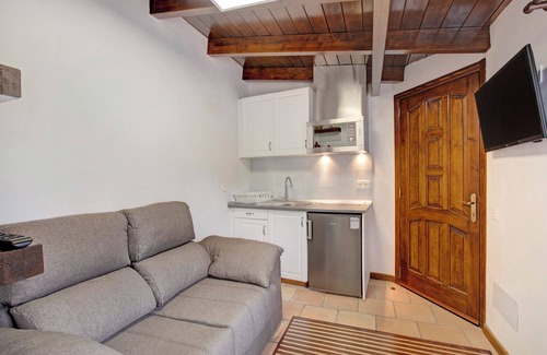 Tegueste House | Holiday Home "La Escalincha" with Mountain View, Shared Pool & Wi-Fi