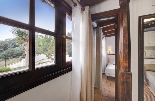 Tegueste House | Holiday Home "La Escalincha" with Mountain View, Shared Pool & Wi-Fi