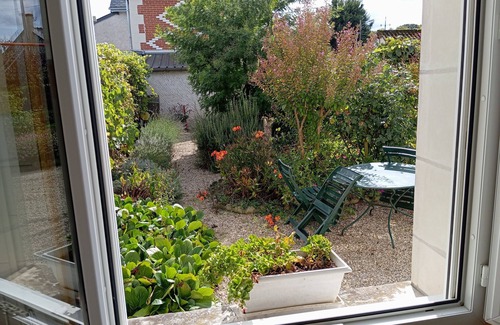 Joue-les-Tours House | Holiday Home 'La Bonnetière' with Private Terrace, Shared Garden and Wi-Fi