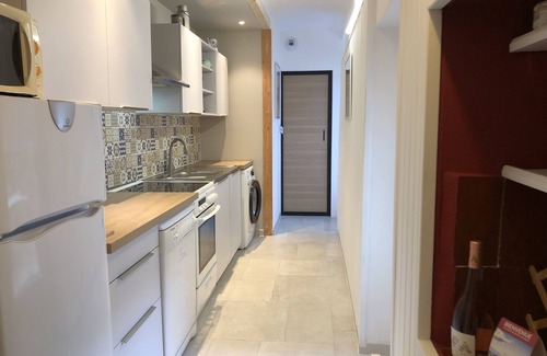 Montpeyroux House | Holiday Home 'La Maison De Marie' with Private Terrace and Wi-Fi