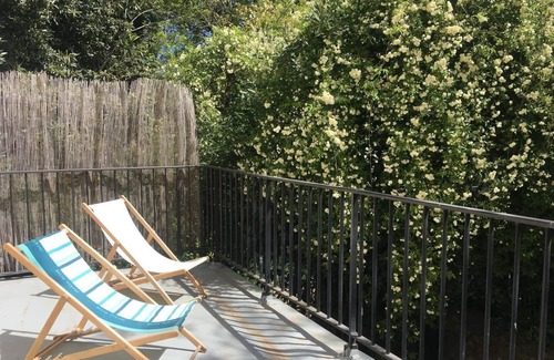 Montpeyroux House | Holiday Home 'La Maison De Marie' with Private Terrace and Wi-Fi