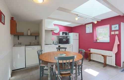 Pontrieux House | Holiday Home 'La Maison De Pêcheur Chez Alice' with Private Terrace, Private Garden and Wi-Fi