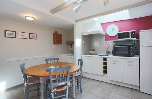 Pontrieux House | Holiday Home 'La Maison De Pêcheur Chez Alice' with Private Terrace, Private Garden and Wi-Fi