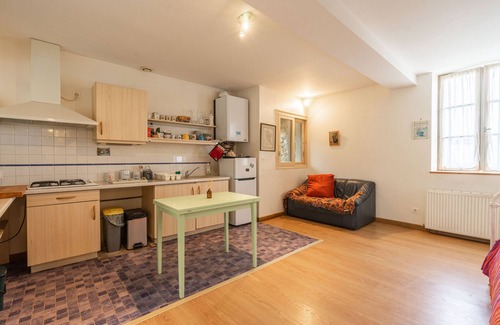 Marennes House | Holiday Home 'La Maison Télémaque' with Private Terrace, Private Garden and Wi-Fi