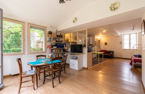 Marennes House | Holiday Home 'La Maison Télémaque' with Private Terrace, Private Garden and Wi-Fi