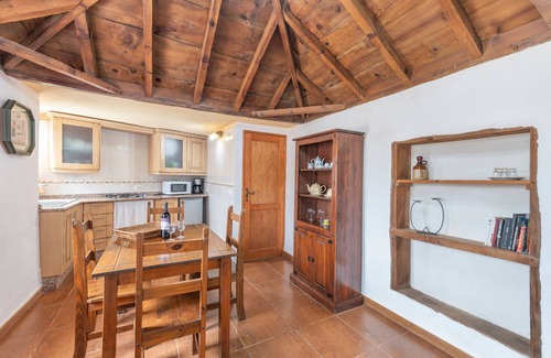 El Granel House | Holiday Home 'La Rehoya' with Sea View, Private Terrace and Wi-Fi