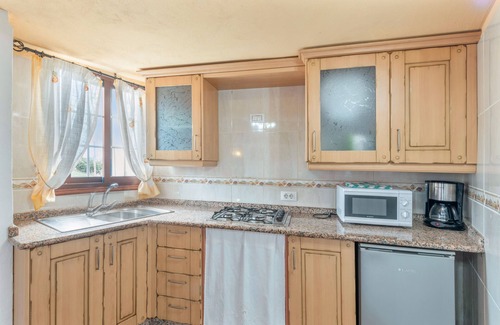 El Granel House | Holiday Home 'La Rehoya' with Sea View, Private Terrace and Wi-Fi