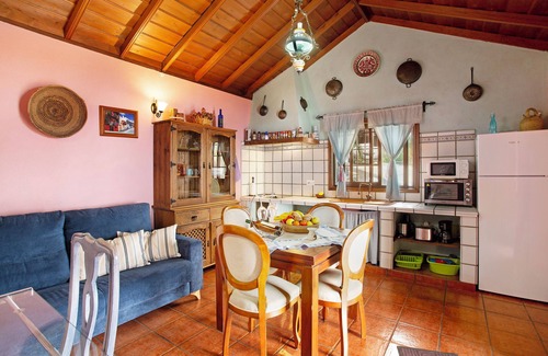 Tijarafe House | Holiday Home 'La Roquina' with Sea View, Wi-Fi and Air Conditioning