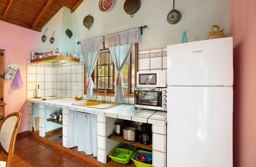 Tijarafe House | Holiday Home 'La Roquina' with Sea View, Wi-Fi and Air Conditioning