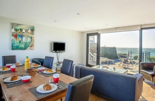 Plouescat House | Holiday Home La Villa Marine by Interhome