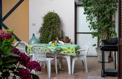 Aradeo House | Holiday Home 'La Yucca' with Private Garden