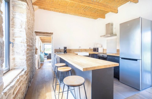 Plomeur House | Holiday Home 'Le Gîte De San Theurnel' with Sea View, Private Garden and Wi-Fi