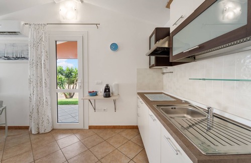 Elmas House | Holiday Home "Le Tenute del Mandarino" with Mountain View, Garden & Wi-Fi