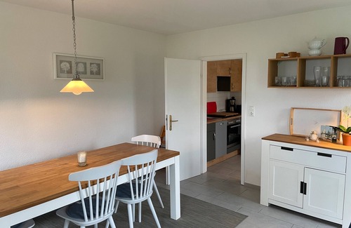 Hage House | Holiday Home 'Linden' with Shared Garden and Wi-Fi