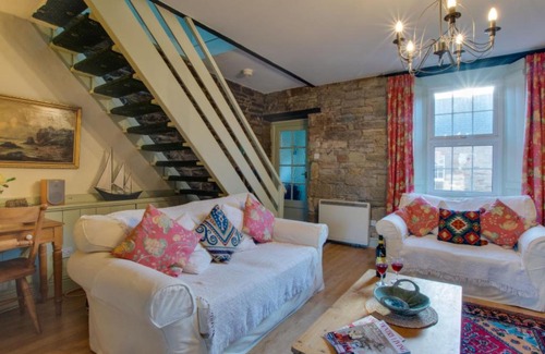 Woodhorn House | Holiday Home Lobster Pot Cottage by Interhome