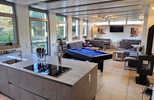 Theilenhofen House | Holiday Home 'Magisches Wachstein' with Private Terrace, Private Garden and Wi-Fi