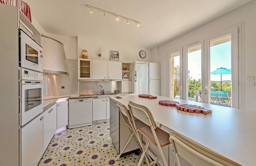 Crozon House | Holiday Home 'Maison 10 Pers 2kms De La Plage' with Sea View, Private Terrace and Wi-Fi