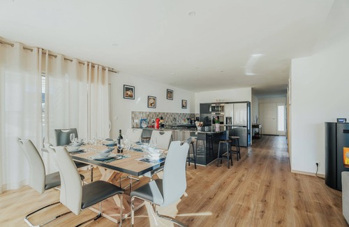 Trevron House | Holiday Home 'Maison Avec Jardin Proche Dinan' with Private Terrace, Private Garden and Wi-Fi