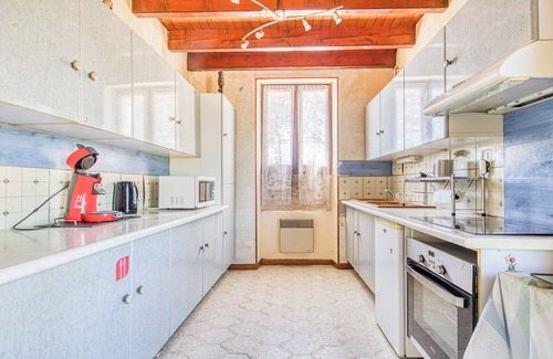 Cavignac House | Holiday Home 'Maison De Campagne Avec Jardin' with Private Terrace, Private Garden and Air Conditioning