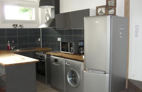 Blot-lʼEglise House | Holiday Home Maison Les Oies by Interhome