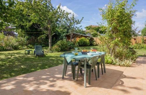 Pleurtuit House | Holiday Home Maison Les Hortensias by Interhome