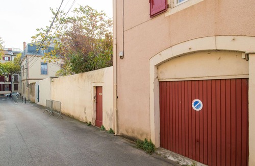 Millau House | Holiday Home 'Maison Piscine Sud France' with Private Pool, Private Terrace and Wi-Fi