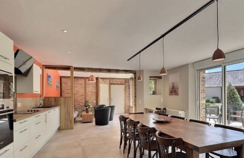 Amanlis House | Holiday Home 'Maison' with Private Terrace and Wi-Fi