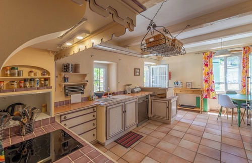 Courry House | Holiday Home 'Mas Le Bragalou' with Mountain View, Private Pool and Wi-Fi