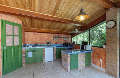 Courry House | Holiday Home 'Mas Le Bragalou' with Mountain View, Private Pool and Wi-Fi