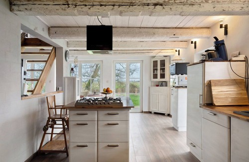 Oberndorf House | Holiday Home 'Mercimersea' with Private Terrace, Private Garden and Wi-Fi