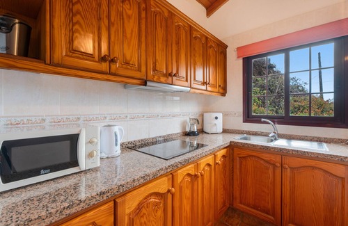 Mocanal House | Holiday Home 'Montaña De Aguarijo' with Mountain View, Private Terrace and Wi-Fi