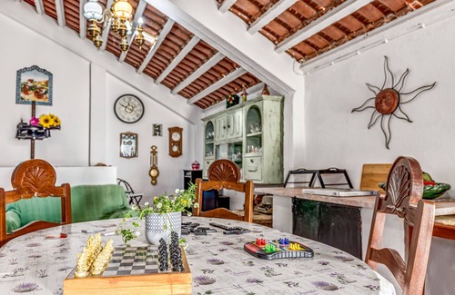 Sao Simao House | Holiday Home "O Mundo Da Lua - Galinheiro" with Shared Garden and Wi-Fi