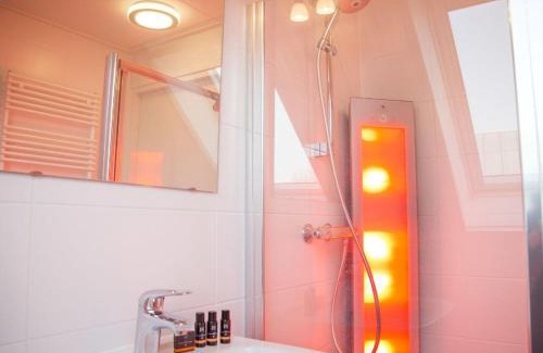 Tholen House | Holiday Home Oesterdam Resort-1 by Interhome