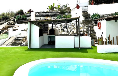 Arucas House | Holiday Home 'Ohana Paula' with Sea View, Private Pool and Private Terrace