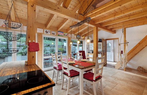 Steinbach House | Holiday Home 'Plättig' with Private Terrace, Private Garden and Wi-Fi