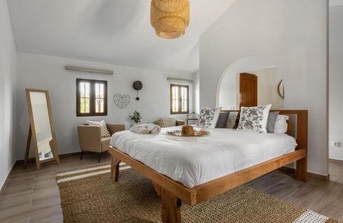 Sao Martinho House | Holiday Home Quinta de Santa Emilia 3 by Interhome