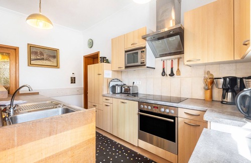 Rodershausen House | Holiday Home 'Rodershausen' with Private Terrace and Wi-Fi