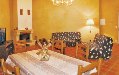 Suze-la-Rousse House | Holiday Home Rue De L`escuraille
