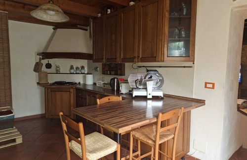 Pratolino House | Holiday Home 'Rustico Toscano Sopra Firenze' with Private Garden and Wi-Fi