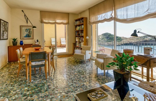 Sa Tuna House | Holiday Home "Sa Tuna Stylish waterfront" with Sea View, Garden & Wi-Fi