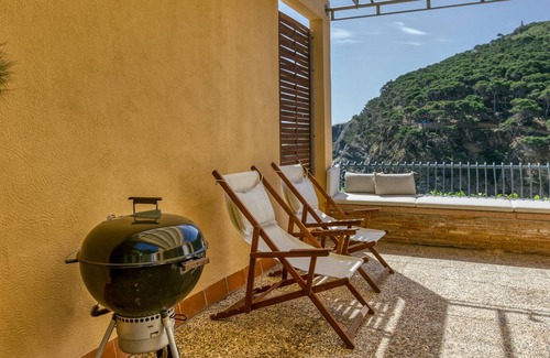 Sa Tuna House | Holiday Home "Sa Tuna Stylish waterfront" with Sea View, Garden & Wi-Fi