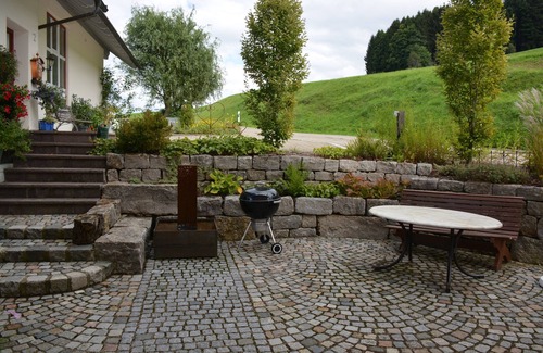 Stiefenhofen House | Holiday Home 'Schwärzler' with Private Terrace, Private Garden and Wi-Fi