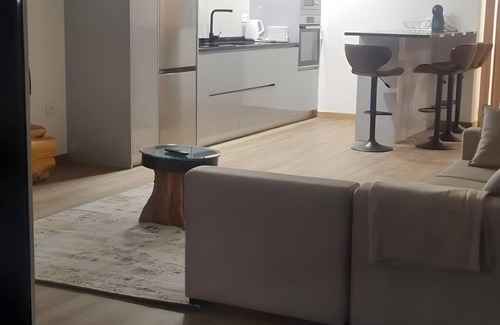 Rio Caldo House | Holiday Home 'Serração T1' with Lake View, Wi-Fi and Air Conditioning