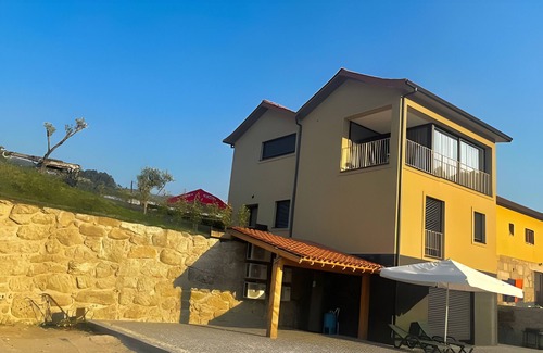 Rio Caldo House | Holiday Home 'Serração T1' with Lake View, Wi-Fi and Air Conditioning