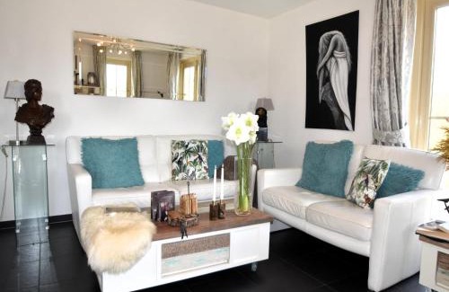 Municipality of Nissewaard House | Holiday Home Simonshaven by Lake Beach