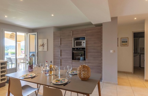 Saint-Privat House | Holiday Home "Spacious Pleasant Accommodation" with Mountain View, Private Pool and Wi-Fi