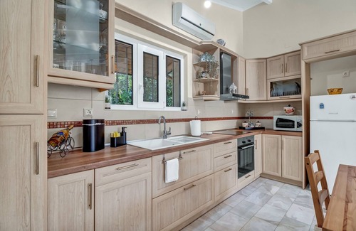 Kalligoni House | Holiday Home 'Stella's House' with Private Terrace, Wi-Fi and Air Conditioning