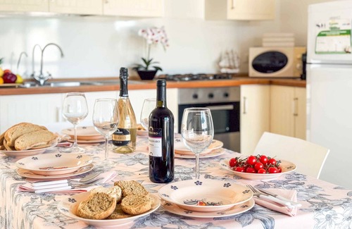 Torre Lapillo House | Holiday Home 'Summer Sunshine Private Villa' with Sea View, Wi-Fi and Air Conditioning