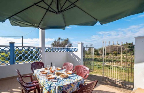 Torre Lapillo House | Holiday Home 'Summer Sunshine Private Villa' with Sea View, Wi-Fi and Air Conditioning